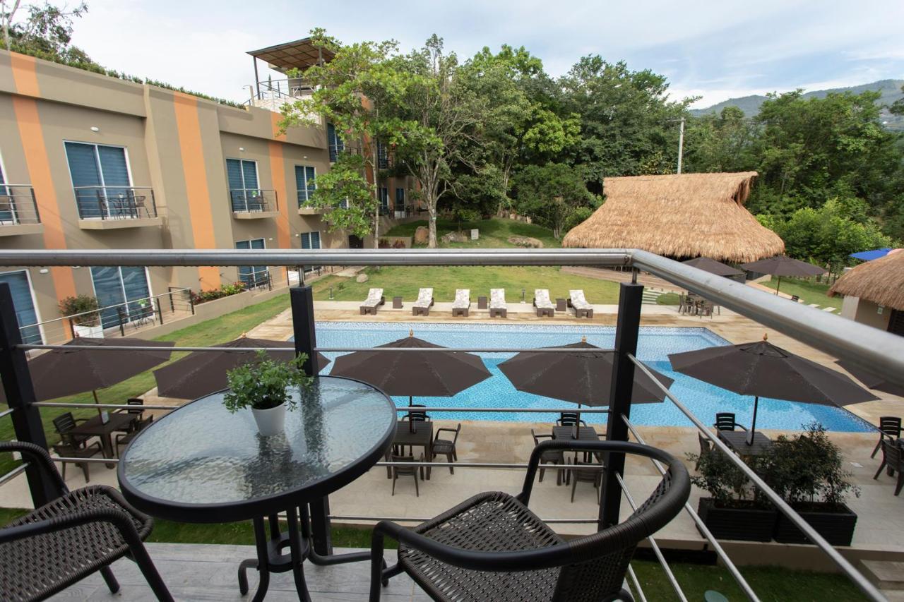 Natural Hill's By H&r Villeta
