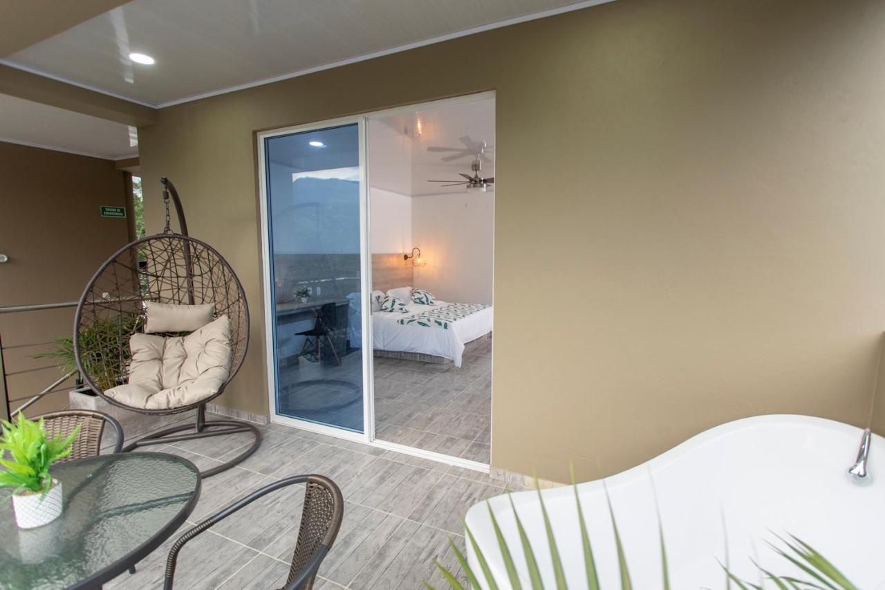 Natural Hill's By H&r Villeta
